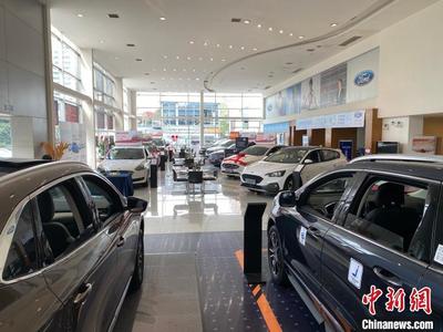 重慶汽車銷售門店推出花樣“感恩禮”致敬防疫工作者